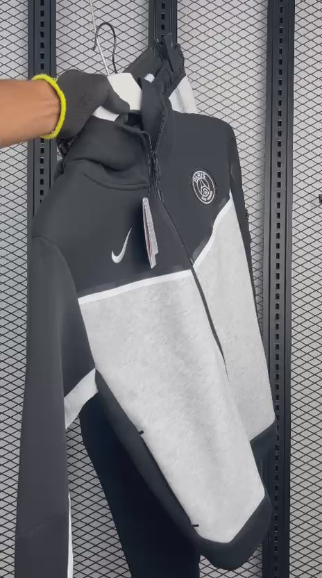 Nike Tech
